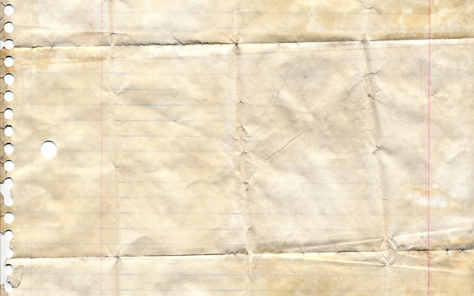 Feuille de papier blanc pliée en facettes anguleuses qui accrochent la lumière